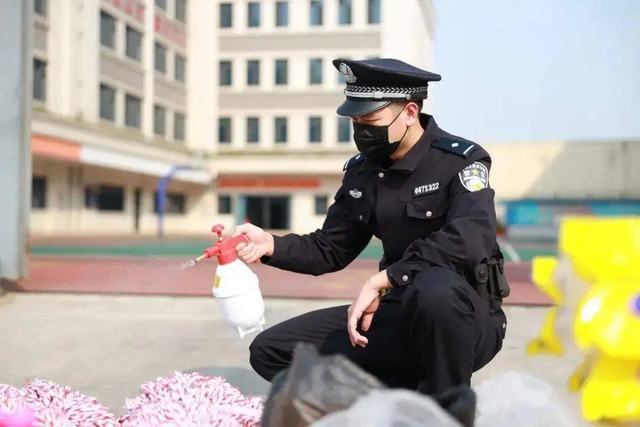 女生考警察公务员要求，黑龙江司法警官职业学院好不好（狱警报考条件有哪些）