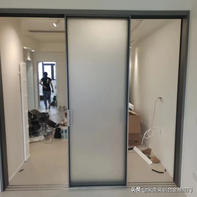 关于阳台推拉门的安装方法和注意事项你有必要了解，安装阳台推拉门需要注意什么（阳台想安装铝合金推拉门）