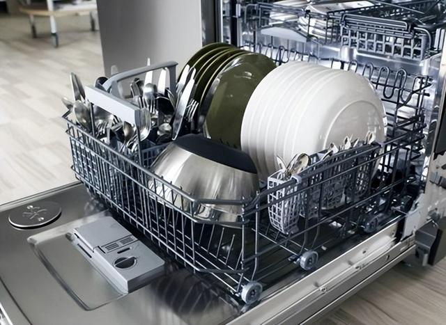 洗碗机工作原理，洗碗机是什么工作原理（它是“神器”还是“鸡肋”）