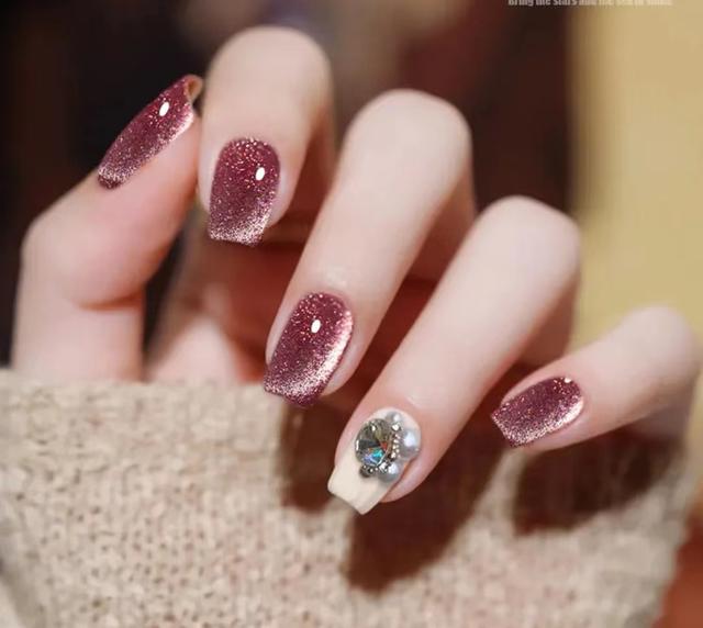 什么款式的美甲好看又显高贵，推荐几个美甲款式（秋冬千金/御姐/贵妇美甲合集来了）