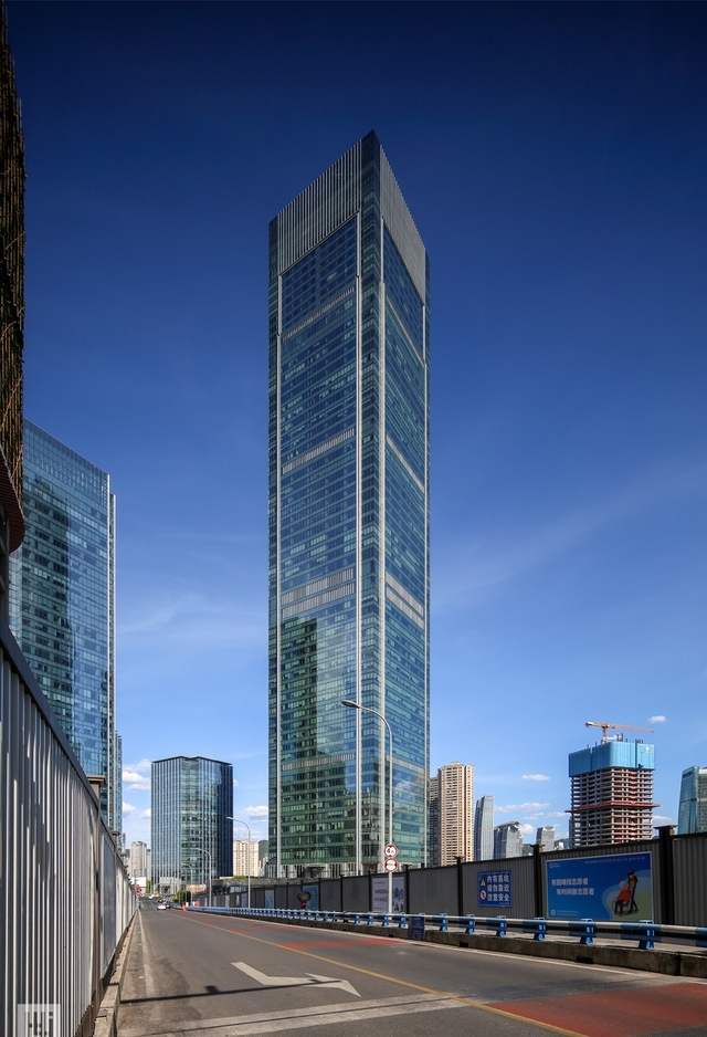 重庆,简称渝或巴,是中华人民共和国直辖市,国家中心城市,超大城市