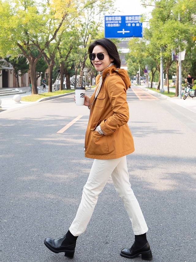 女性服饰搭配技巧图片，女生穿衣服搭配技巧图片（女人到了奔五奔六的年纪）