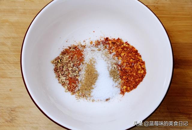 烤面筋的制作方法，微波炉烧烤面筋的制作方法（想吃街边烤面筋的不用出去买）
