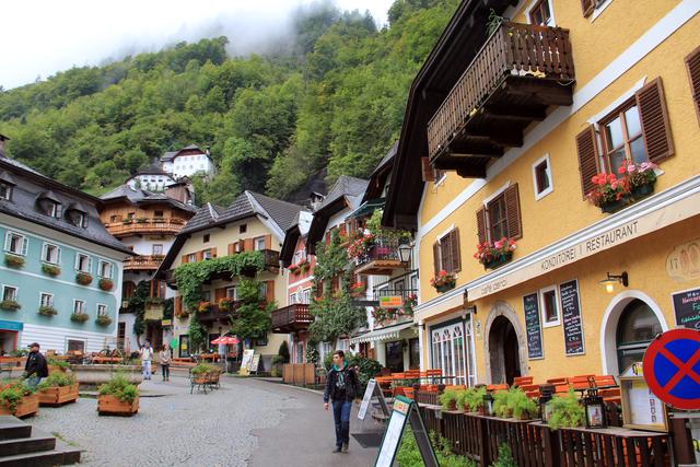 阿尔卑斯山小镇(被誉为世界最美的小镇哈尔斯塔特)