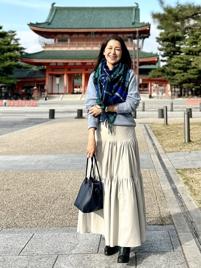 女性服饰搭配技巧图片，女生穿衣服搭配技巧图片（女人到了奔五奔六的年纪）