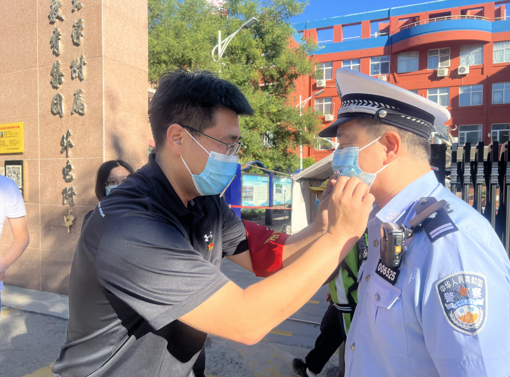 首师大育新学校（首师大育新华电附中举行2022）