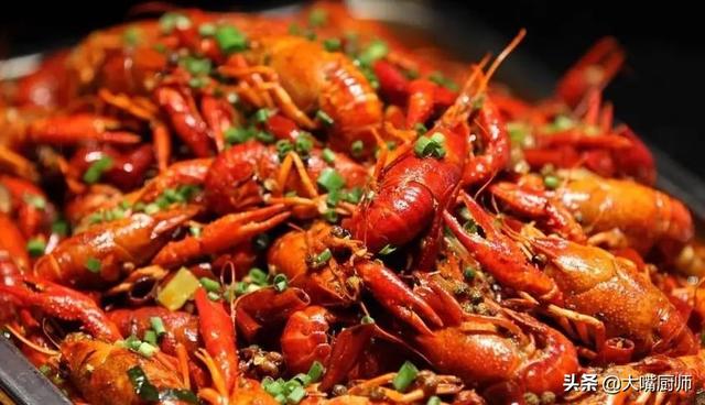 小龙虾哪几种口味，小龙虾啥口味好吃（分清“红色”和“青色”）