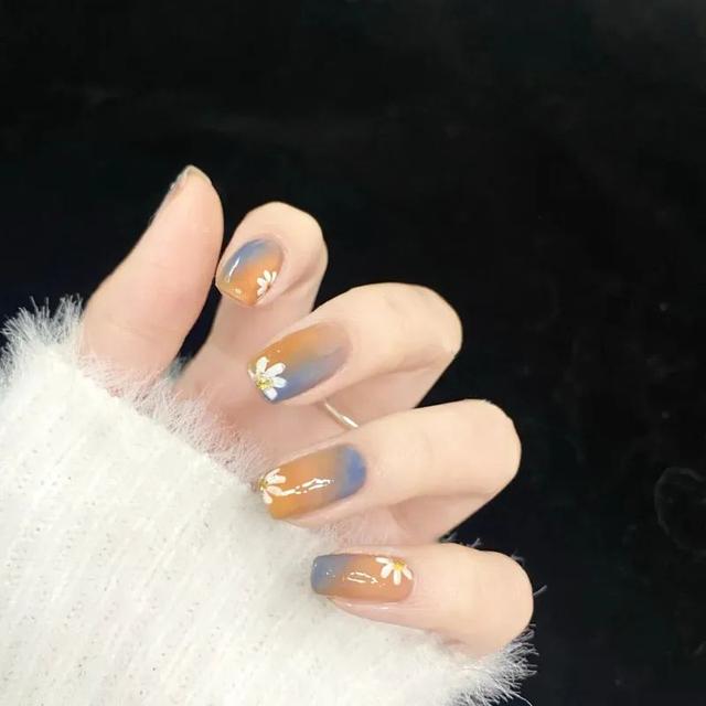 超级显白的基础款美甲，显白显嫩的美甲来一波儿~