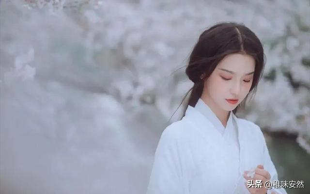 先敬罗衣后敬人是什么意思，先敬罗衣后敬人下一句是什么（陪他度过最艰难的岁月）