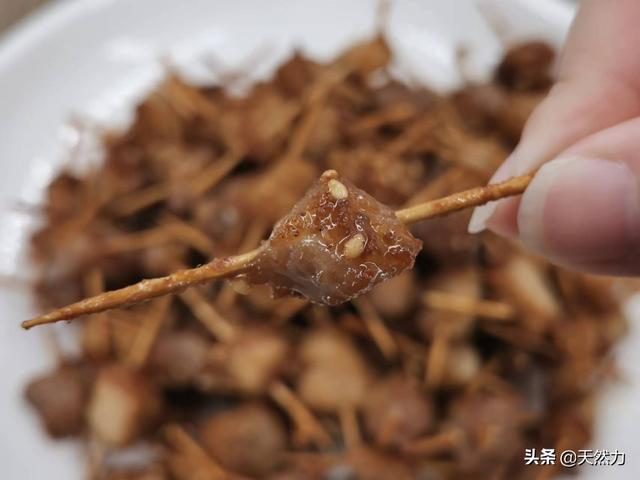 牙签肉的做法，外酥内嫩、酥香可口的牙签肉（牙签牛肉串的做法步骤）