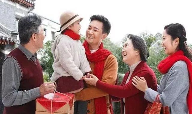 正月初二祭财神的祭品五大供分别是 正月初二回娘家代表美好生活，正月初二祭财神的祭品五大供分别是（为什么要回娘家和祭财神）