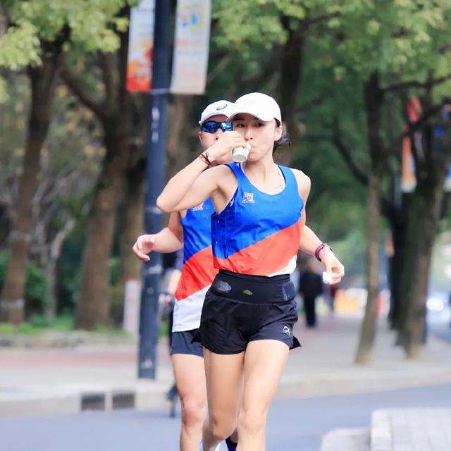 间歇跑和重复跑训练的区别，你跑过最虐的“间歇训练”是什么