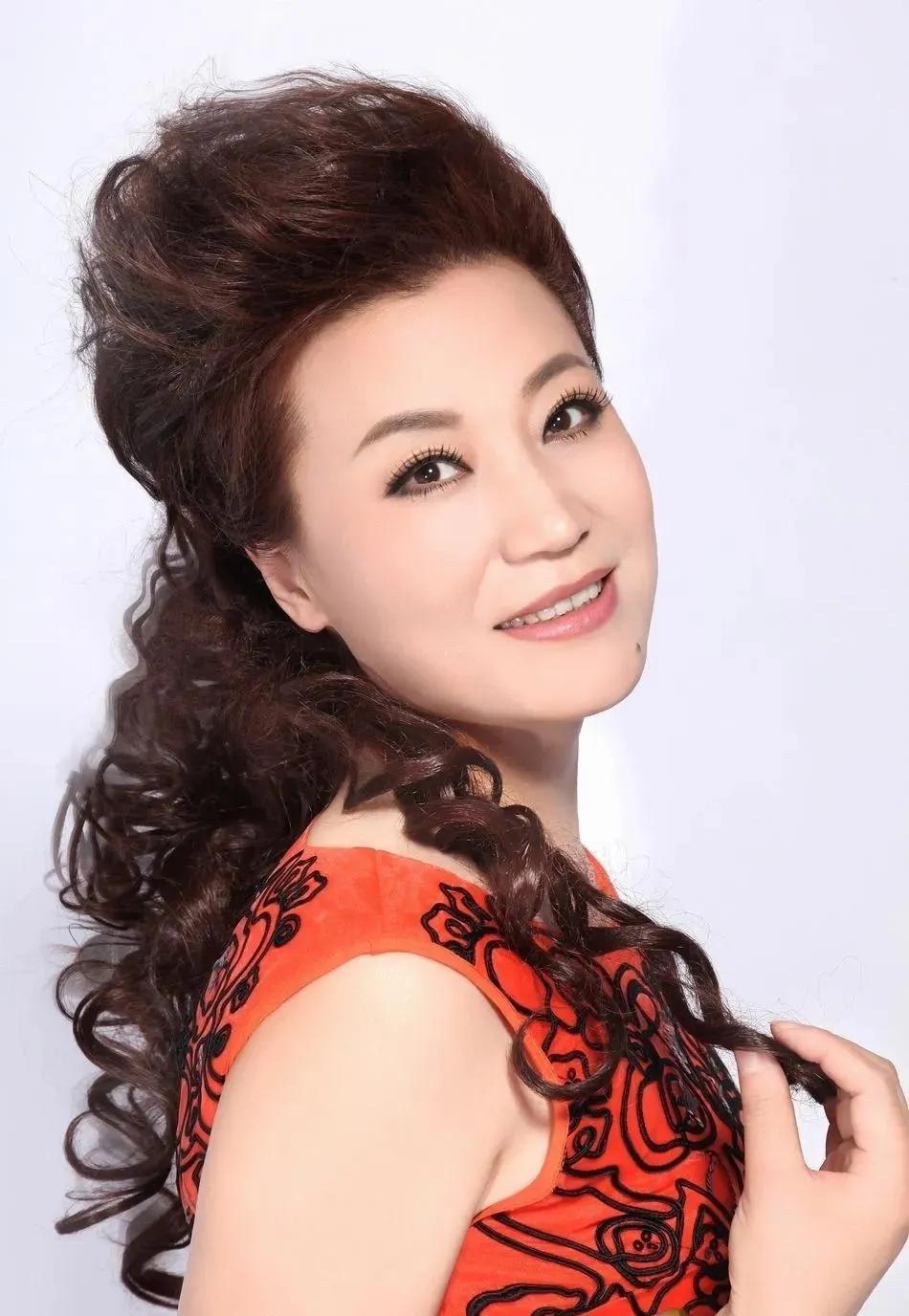 小香玉三个丈夫照片,王为念和小香玉离婚19年了一个儿孙满堂 - 玉三网