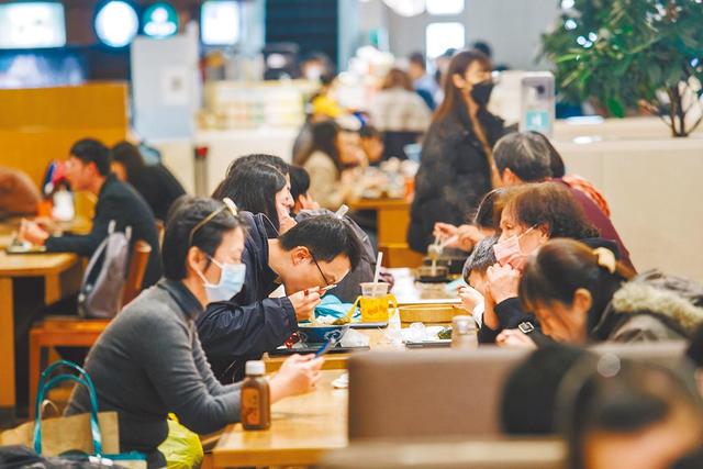 台湾艺人薪酬表，台湾艺人收入排行榜（台湾地区平均月薪5.5万新台币）