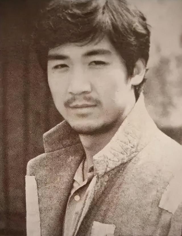 张国立的婚姻史，张国立与罗秀春离婚34年