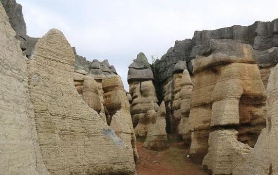 贵州旅游十大景点，贵州旅游十大景点排名千户苗寨（贵州十大冷门景点）