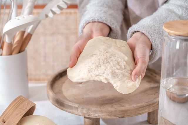 雪花粉是什么面粉，雪花粉是什么（富强粉、雪花粉、全麦粉）