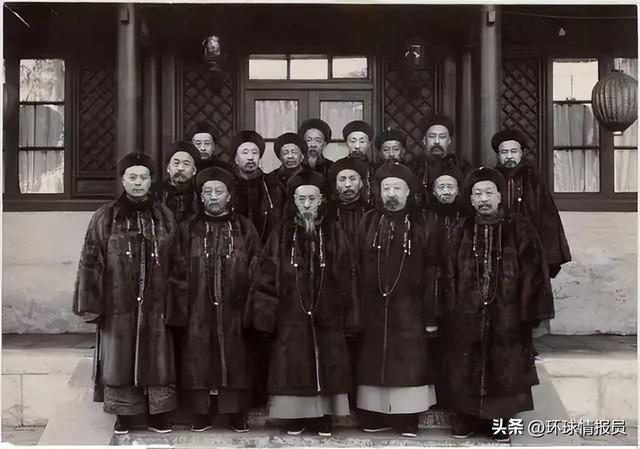 满族人现在说什么语言，清朝官方语言：满语