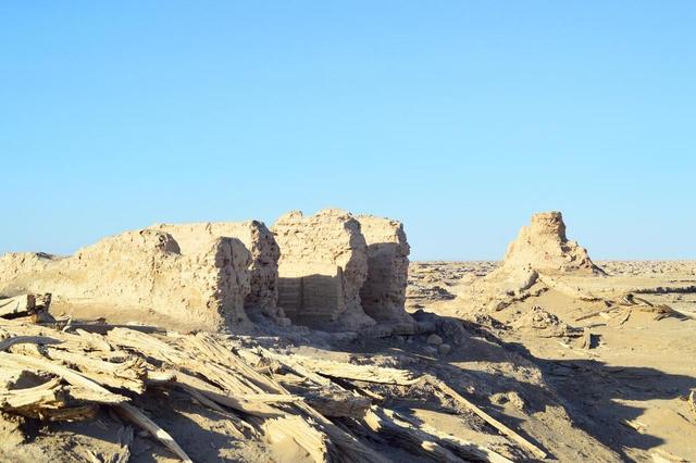 古代沙漠中的楼兰在哪里，神秘的楼兰古国一夜消失