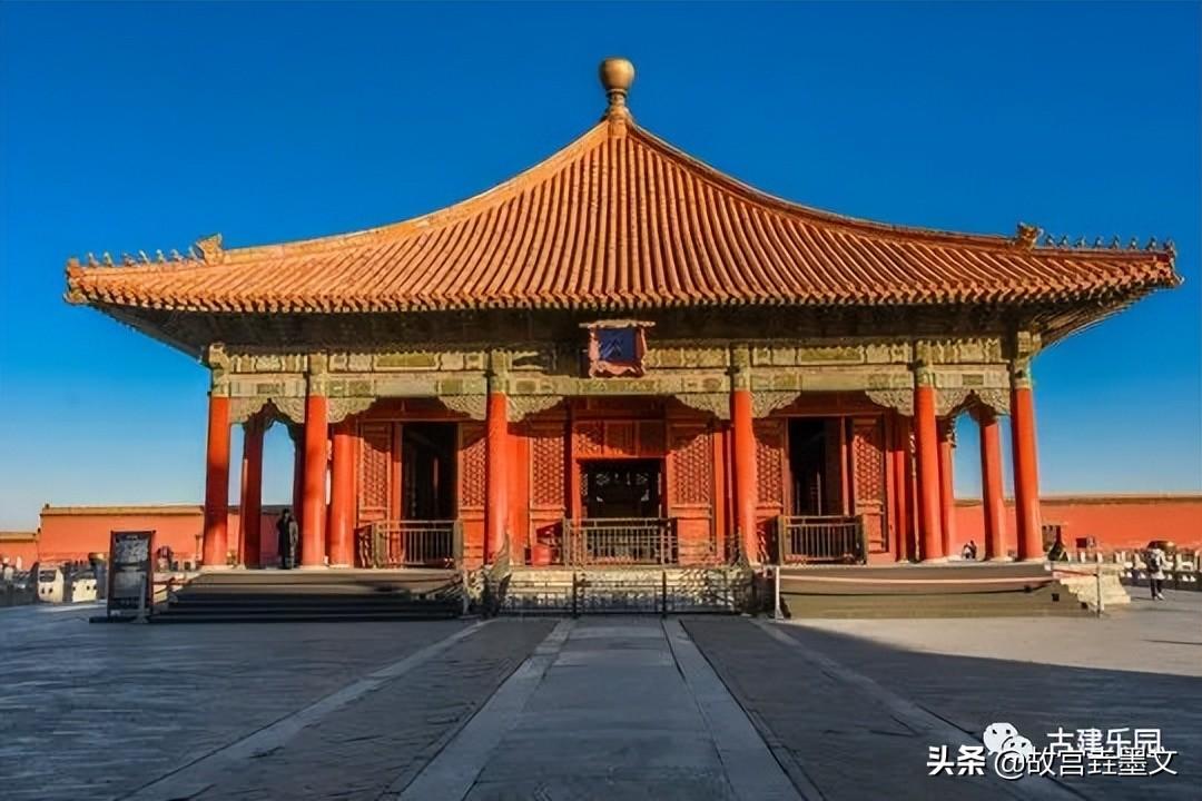 重檐庑殿顶>重檐歇山顶>单檐庑殿顶>单檐歇山顶>悬山顶>硬山顶>攒尖顶