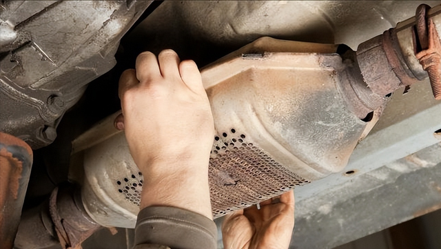 比黄金还贵的金属，和黄金软度差不多的金属有哪些（汽车上的稀有金属已经被小偷盯上）