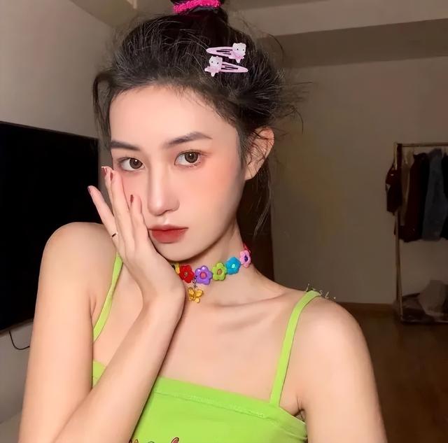 女生头像可爱呆萌，女生头像 可爱 呆萌 林杺 /  干啥啥不行 天天穷开心微信（可爱又带点纯欲的头像）