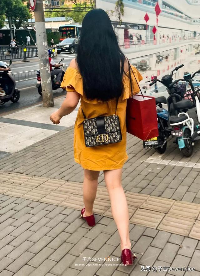 唯美有意境的女生背影图片  路还长 背影要直要美，女生背影唯美图片高清 意境（每张照片的背后是一个怎样的故事）