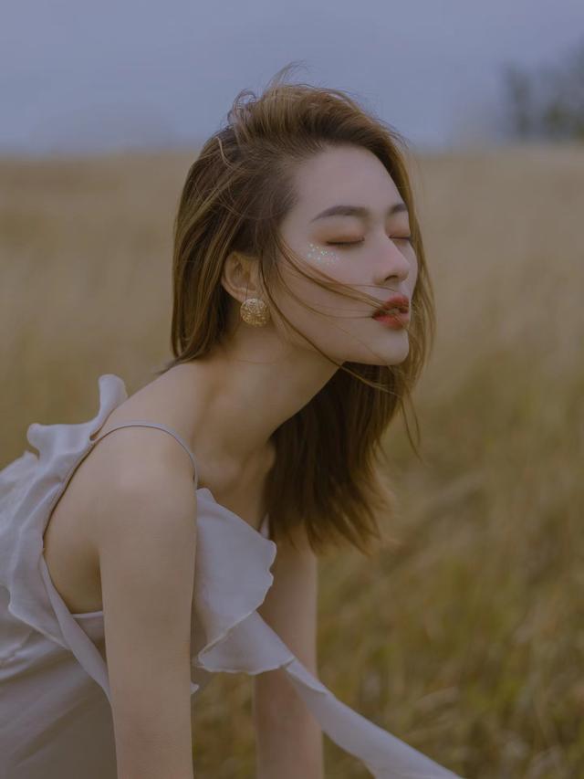 拍人像怎么构图，拍人像构图比例（避免户外人像拍摄失误）