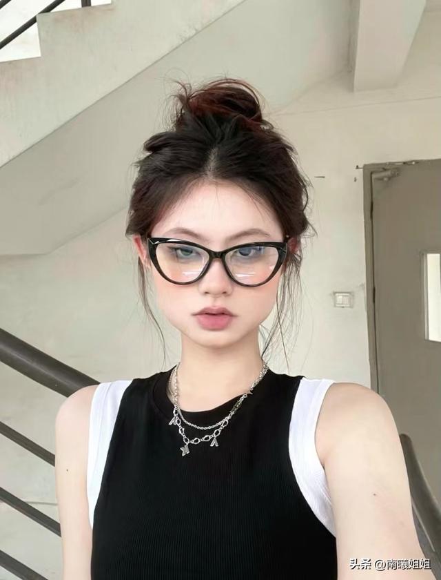 长发怎么扎好看，长直发怎么扎发型好看（今年流行这3种“高颅顶扎发”）