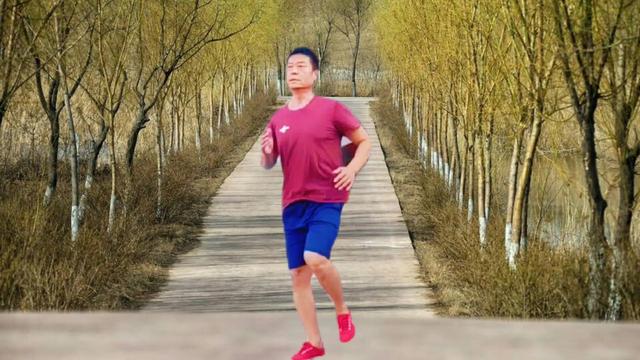 跑步的方法，正确的慢跑步方法及动作视频（原地跑步的正确方法——简单并非空洞）
