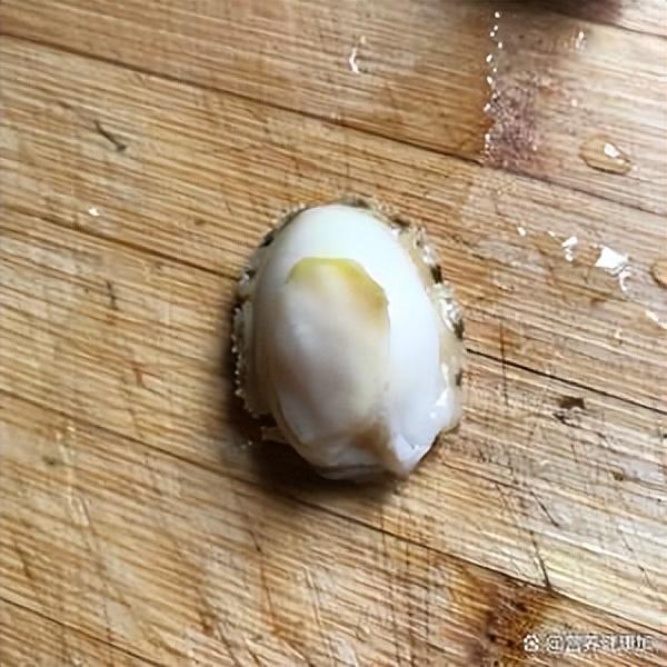 如何清洗鲍鱼内脏图解，如何清洗鲍鱼图解（两种鲍鱼处理详细教程哪个方法更顺手）
