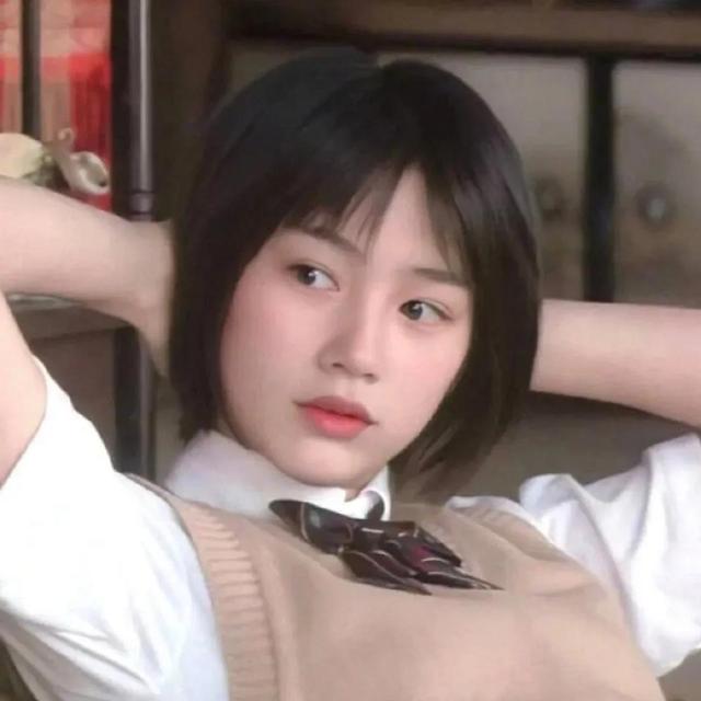 戴眼镜的女生头像，戴眼镜/女生/眼镜控微信（壁纸小馆：女生头像）