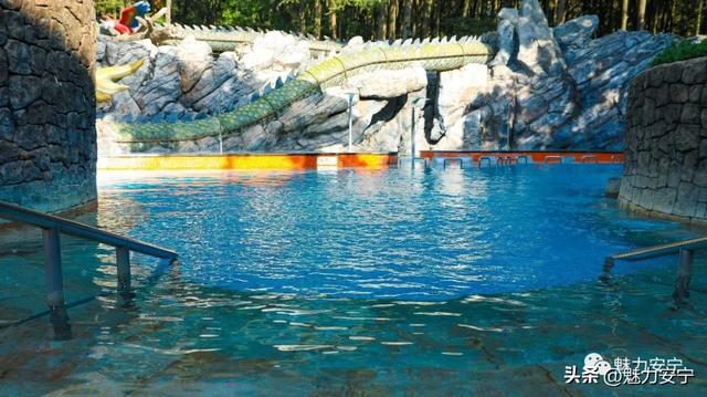 冬日泡温泉好惬意，安宁人冬天不可少的惬意