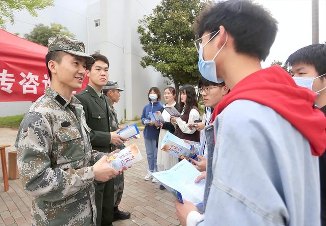 办理兵役证需要带什么证件，办兵役证要带啥（2022高考学生注意）