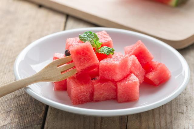 西瓜可以做成什么美食，西瓜能做成什么美食（盘点简单易做的各种西瓜食谱）