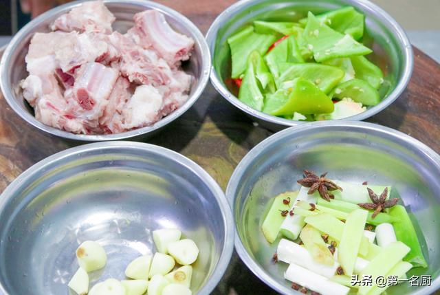 炖排骨汤的做法，清炖排骨汤的做法（放料越多越难吃）