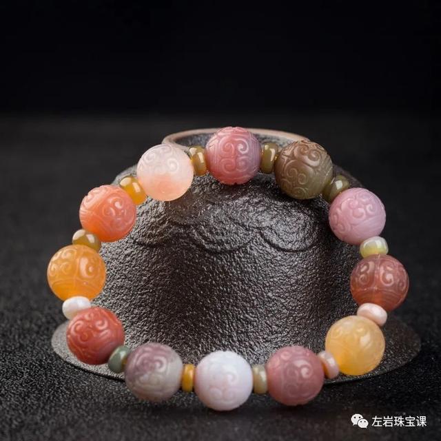 玛瑙有紫色的吗，有紫色的玛瑙吗（左岩：五彩缤纷的盐源玛瑙）