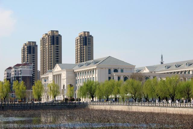 商丘师范学院是一本还是二本，二本线最好的十所大学（二本顶尖的分数如何选择学校）