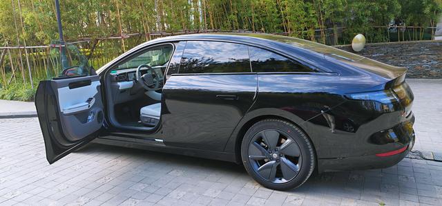 两个w是什么车牌子，两个w是什么品牌的汽车（20W不到能买到C级车）