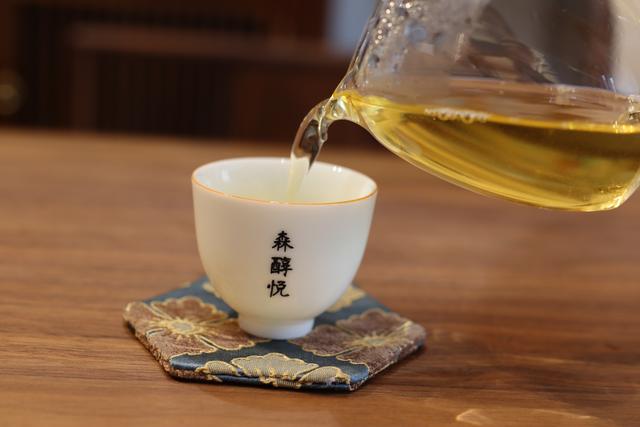 大黄茶的功效与作用，白茶的功效与作用（茶有茶性、寒凉平温）