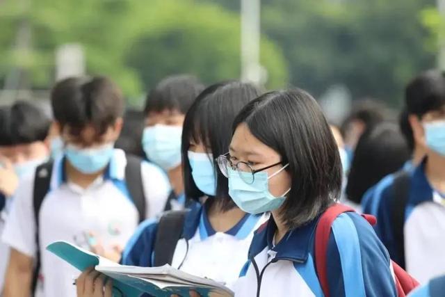 鼓励高三女儿的温暖的话语，妈妈想对高三女儿说的话简短（高三妈妈这样鼓励封校学习的女儿）