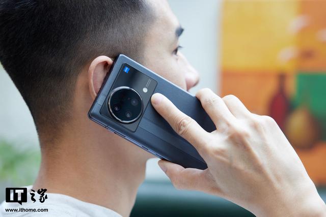 vivo定位登录，vivo云服务登录官网定位（折叠屏深度评测：来得晚）