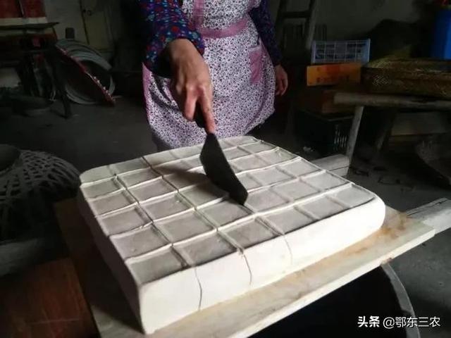 食用石膏粉的好处，食用石膏粉的功效与作用（农村人用石膏打豆腐历史悠久）