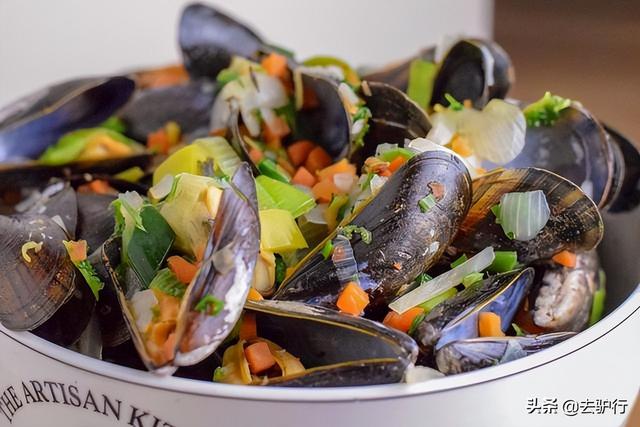 红酒做菜有哪些菜，过期红酒的10个小妙用（用红酒烧菜太奢侈浪费）