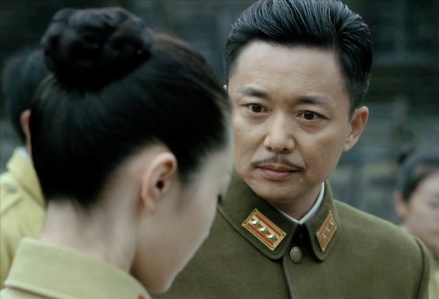 伪装者王天风是好是坏，《伪装者》王天风是什么身份（才懂王天风为何要吃“黑寡妇”于曼丽嘴里的糖）