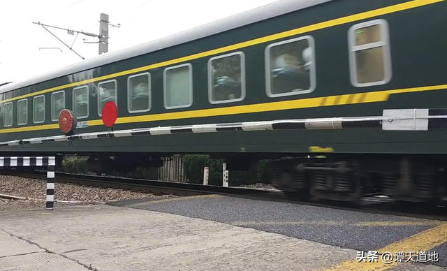 z开头的火车是什么车，火车编号中的“K”、“Z”、“Y”