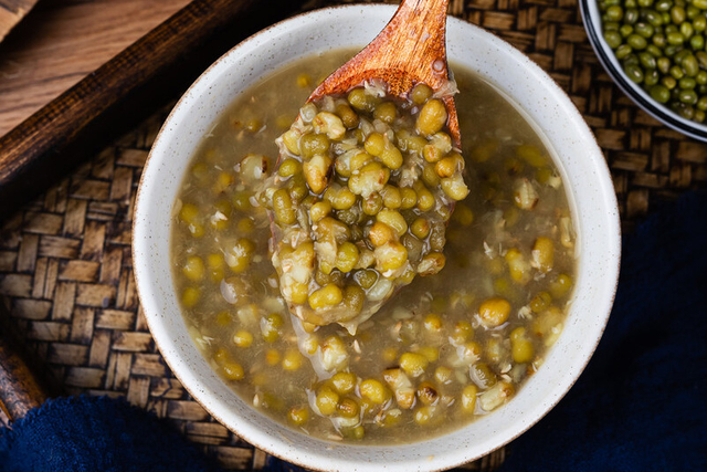 绿豆汤怎么煮，绿豆汤怎么煮最解毒,下火,消炎（想喝绿豆汤不用等）