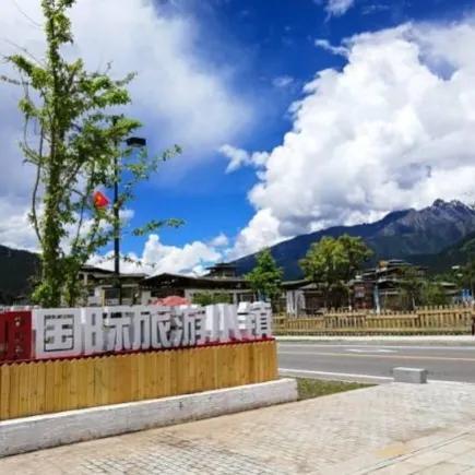 有什么成语描写赞美拉萨的天空，形容拉萨的天空的词语（天上西藏大美于行）