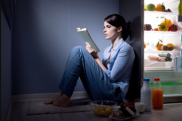 怎样有助于睡眠，什么能帮助睡眠（5个妙招或许能改善睡眠）