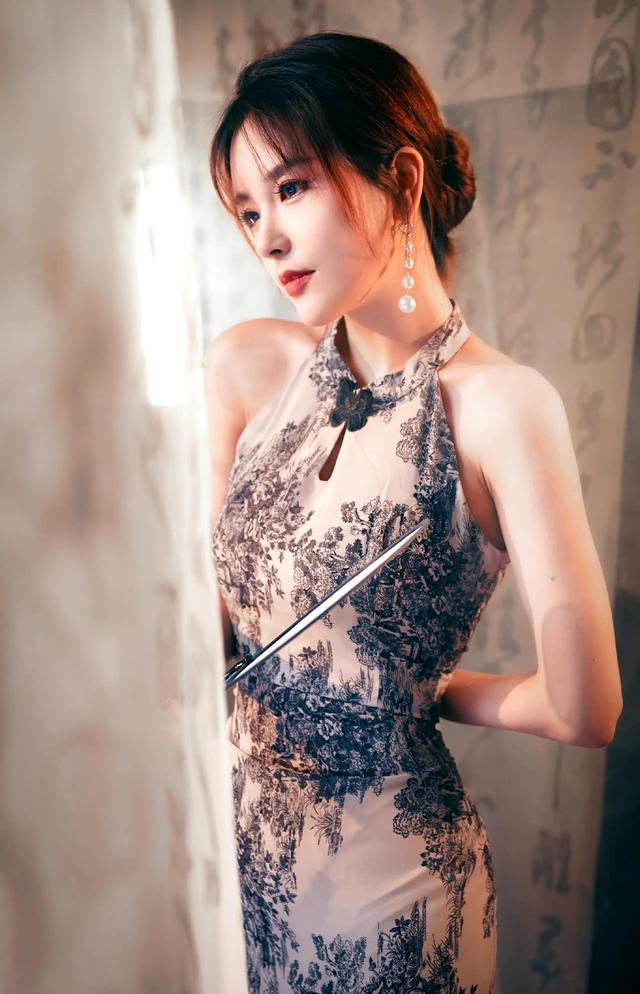 那些振奋人心的英雄联盟解说，英雄联盟赛事美女解说冯雨